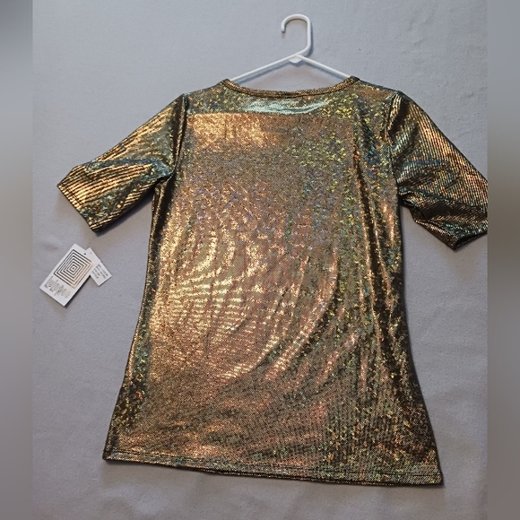 Lula Roe metallic gold tee. NWT Size M - Picture 3 of 7